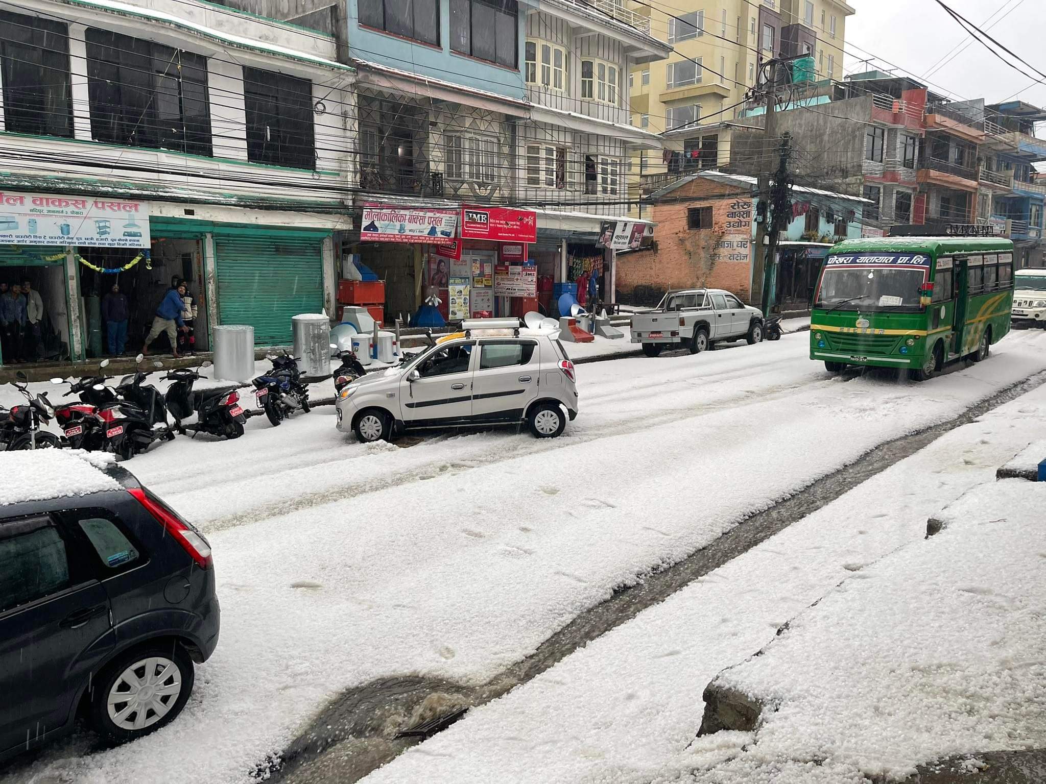 पोखरामा परेको असिनाले ११ करोडकाे क्षति, राहत दिन किसानकाे माग